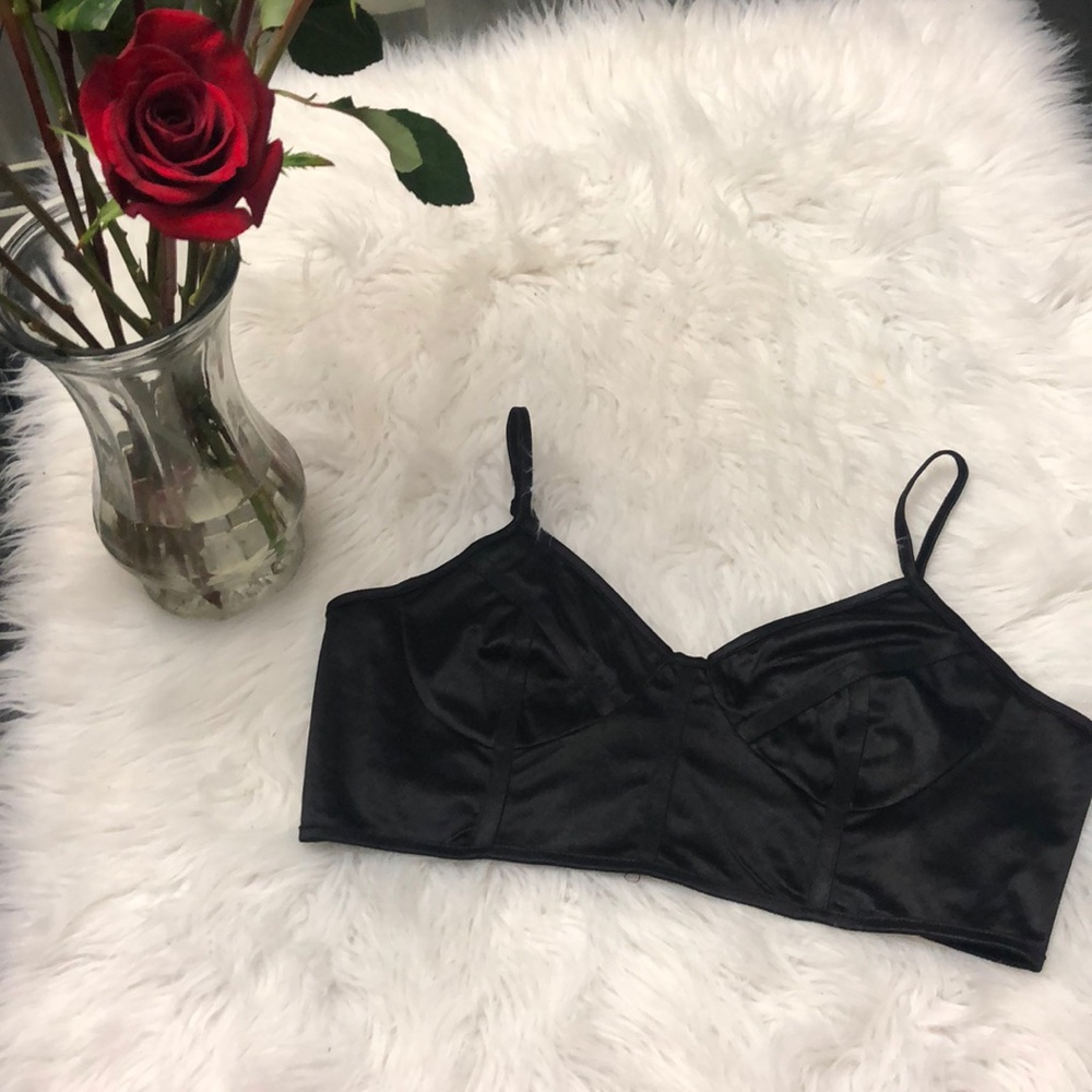 Boohoo black crop top 🌻